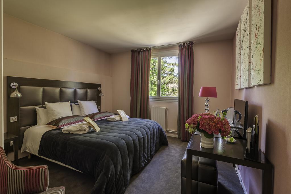 Logis Hotel - Restaurant Le Relais De Comodoliac Saint-Junien Eksteriør bilde