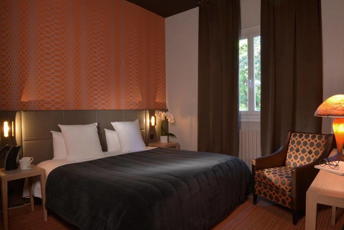 Logis Hotel - Restaurant Le Relais De Comodoliac Saint-Junien Eksteriør bilde
